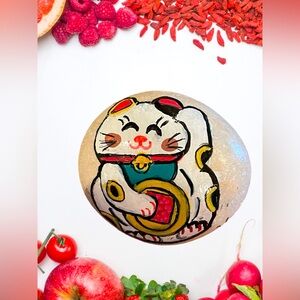 Hand crafted painted white cat rock Maneki-neko beckoning Japanese good luck